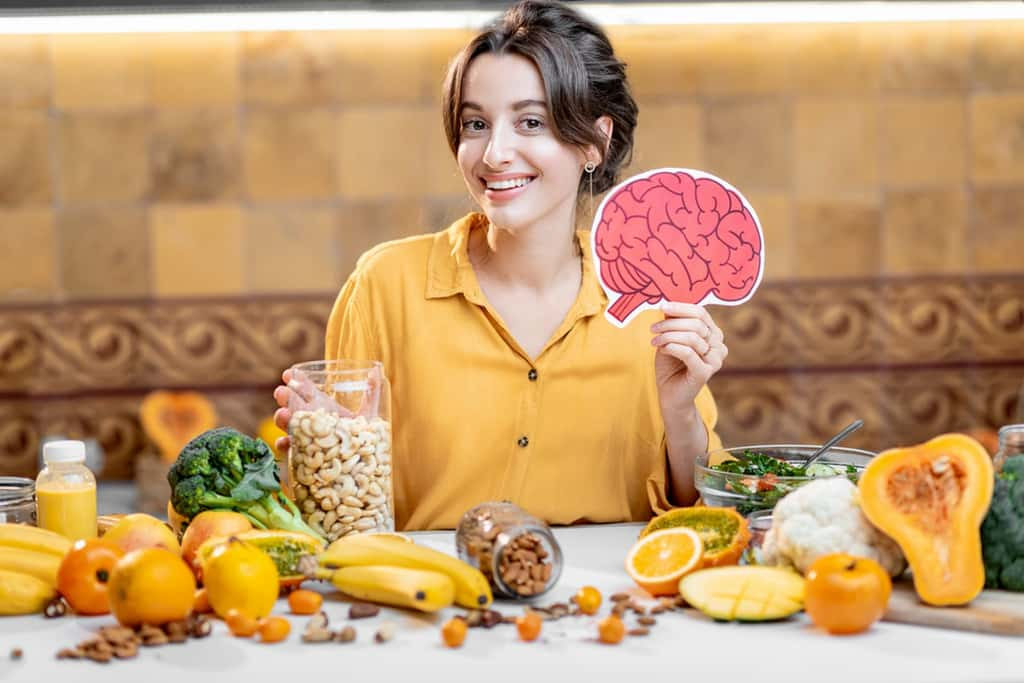 L'alimentation joue un rôle essentiel dans la santé cérébrale. © RossHelen, Shutterstock