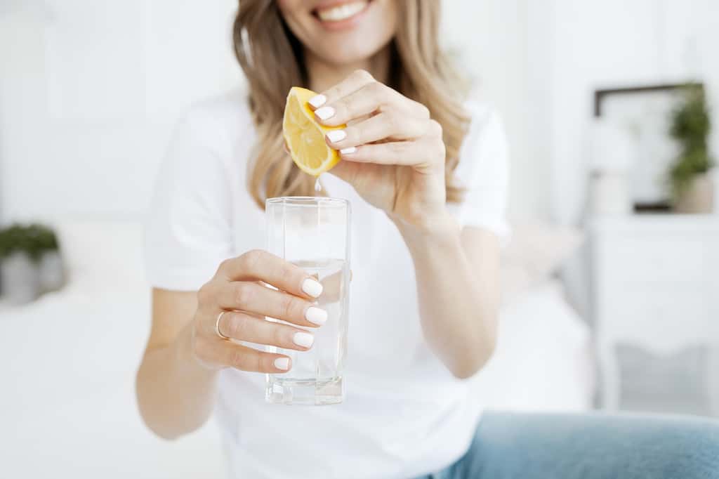  Antioxydant, anti-inflammatoire, riche en vitamine C, en oligo-éléments, le citron n'a que des vertus mais attention à vos dents !  © KSYUHUS, shutterstock.com 