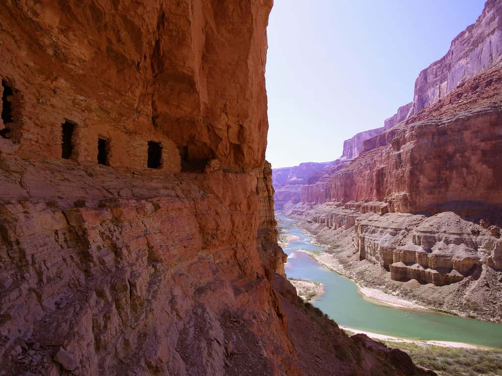 Pueblos ancestraux élevé au-dessus du fleuve Colorado