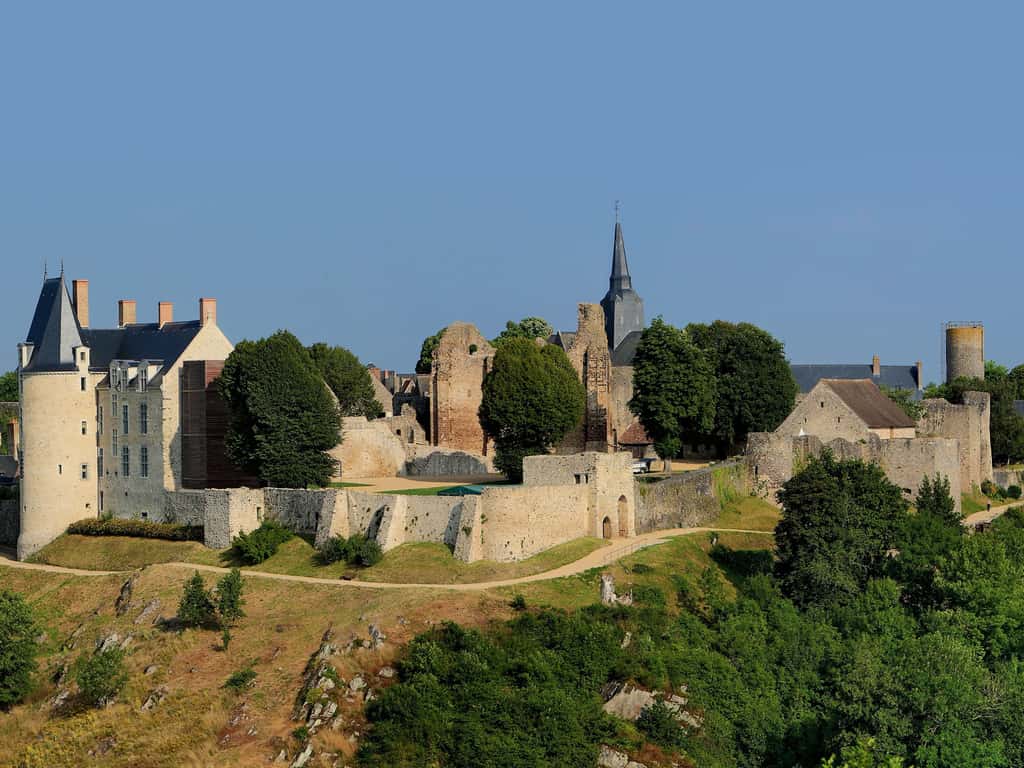 Les plus beaux villages de France : la cité médiévale de Sainte-Suzanne