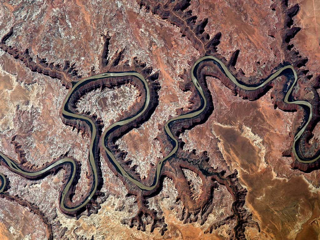 Vue de l'espace des méandres du fleuve Colorado, USA