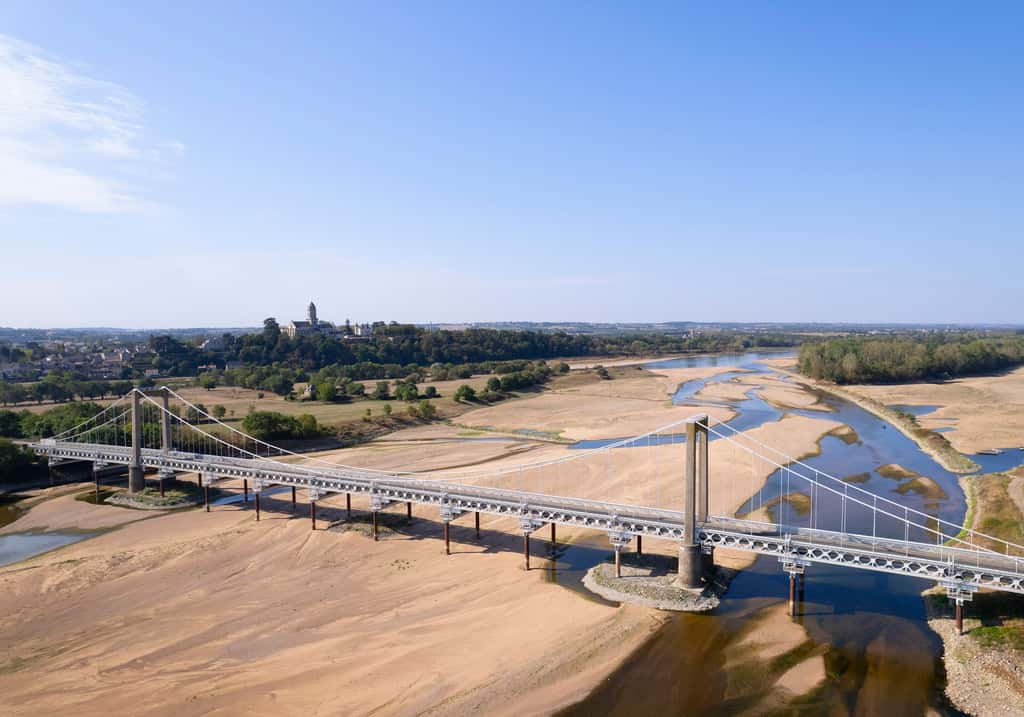 La sécheresse historique de la Loire en France, au cours de l'été 2022. © Image Source, Adobe Stock