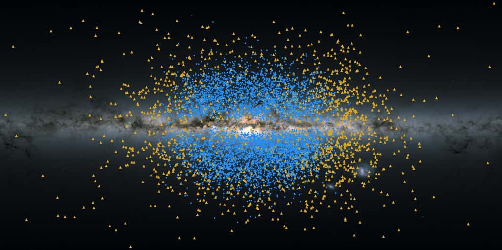 Illustration montrant une vue réelle de la bande de la Voie lactée dans le ciel. Les points jaunes montrent l'emplacement des étoiles du flux Shakti ; les points bleus, l'emplacement des étoiles du flux Shiva. © ESA, Gaia, DPAC, K. Malhan