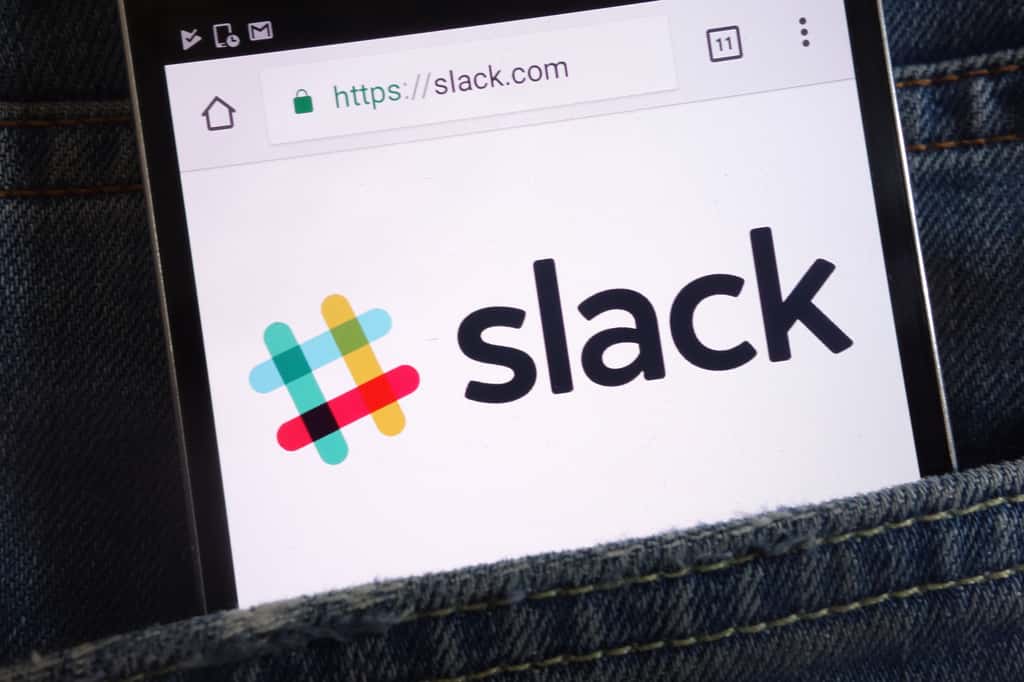 Slack, l'un de meilleurs outils de discussion en ligne © piter2121, Adobe Stock