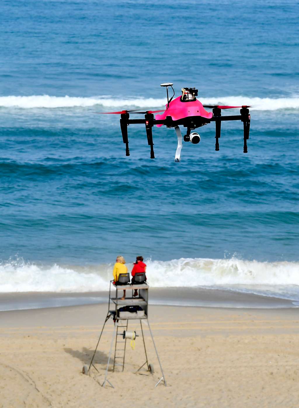 Le drone Helper est en cours d'expérimentation à Biscarrosse, sur une plage de 3,5 km de longueur. Une évaluation de son intérêt sera réalisée après le premier mois de son utilisation. © AFP Photo, Georges Gobet