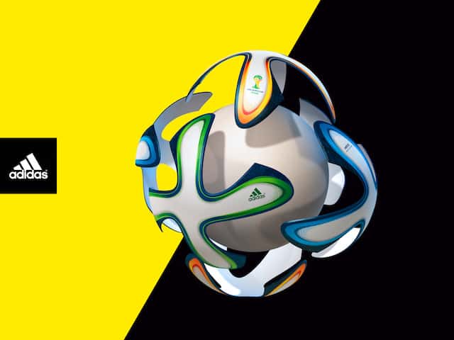 Le Brazuca dela Coupe du monde 2014est composé de six faces : topologiquement, c'est un cube. © Adidas
