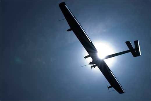 Le premier vol de l'avion solaire HB-SIA, le 7 avril 2010, au-dessus de l'aérodrome de Payerne (Suisse, canton de Vaud). © Solar Impulse, Stéphane Gros