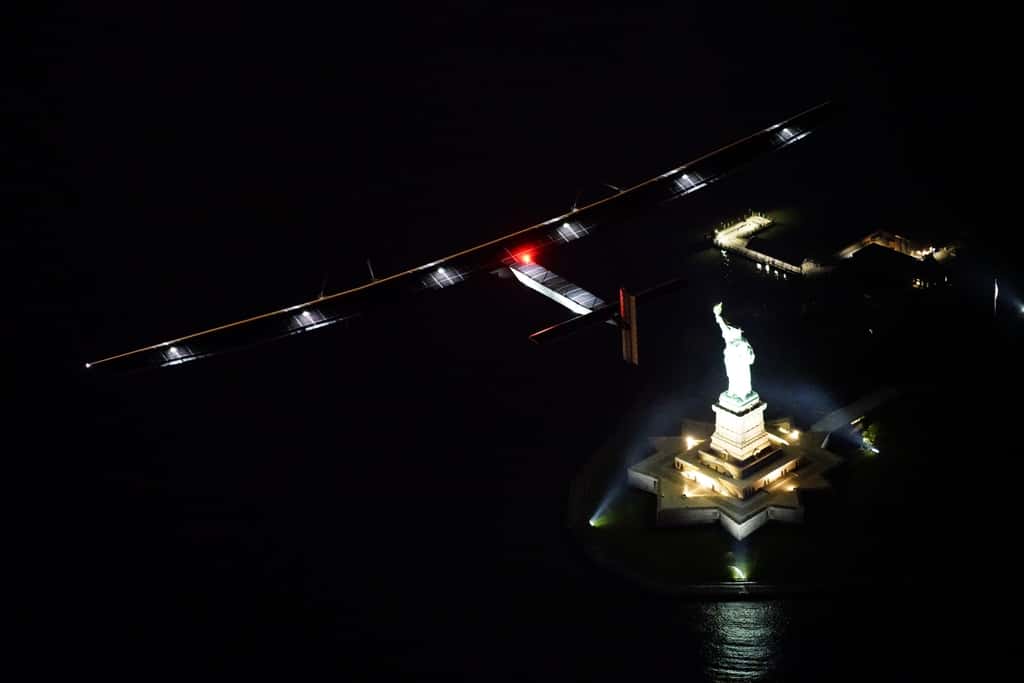 Le 11 juin 2016, l'avion solaire SI2, piloté par André Borschberg, a survolé la statue de la Liberté, à New York. © Solar Impulse