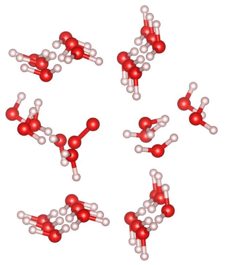 Une molécule d'oxygène (les haltères rouges au centre du dessin) emprisonnée dans une cavité au sein d'un grain de glace. Les molécules d'eau (en rouge et blanc) forment un réseau cristallin qui, localement, peut retenir des molécules de gaz : c'est un clathrate. © O. Mousis <em>et al.</em>