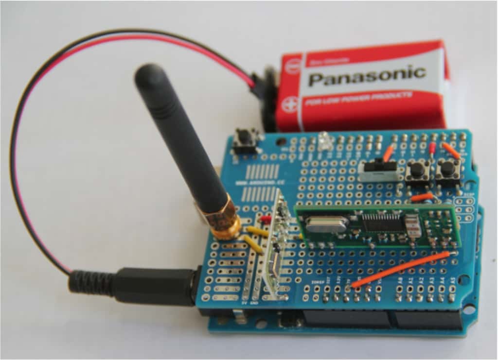 Voici le transpondeur réalisé par l'équipe autour d'un circuit Arduino, pour moins de 40 euros précisent les chercheurs. © Flavio Garcia <em>et al.</em>