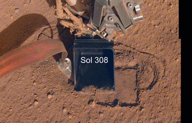 Tout avait bien commencé : la taupe parvenait à progresser significativement dans le sol de Mars. © Nasa, JPL-Caltech