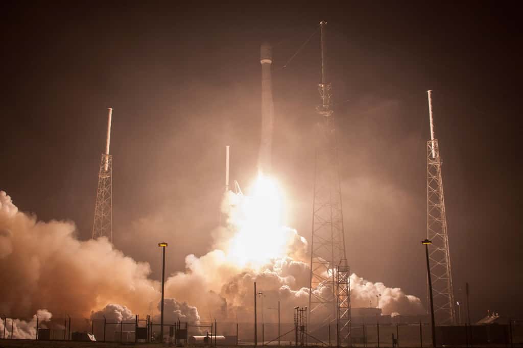 Le Falcon 9 de SpaceX a lancé en mars 2015 les deux satellites électriques de Boeing. © <em>Nasa Image of the day</em>, DP