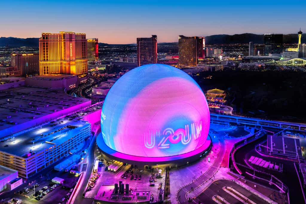 La Sphère de Las Vegas, à laquelle ressemblera celle d'Abu Dhabi, faisait la promotion du concert de U2 en septembre 2023. © Earth Pixel LLC., Adobe Stock