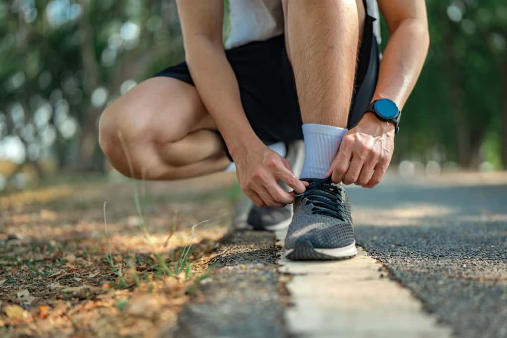  Lassés de marcher ou de courir droit devant, le « rétro running » offre une nouvelle vision du parcours et de quoi mobiliser tous les efforts ! © Oatawa, Shutterstock.com