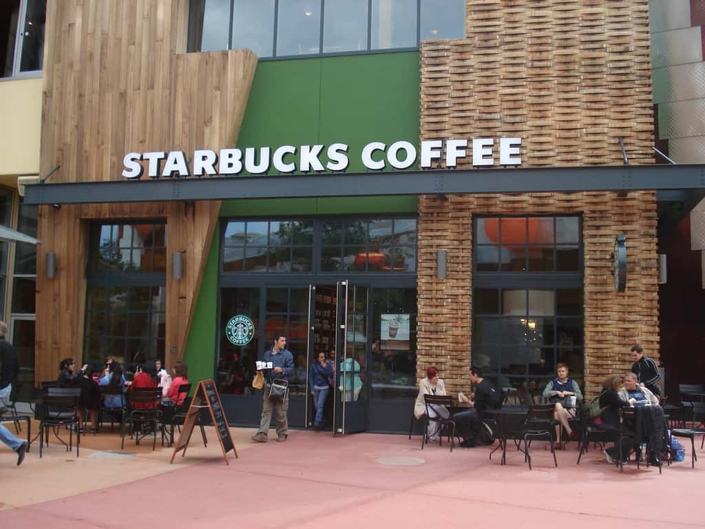 Starbucks rejoint d’autres enseignes, notamment McDonald’s, dans le blocage de l’accès au site porno <em>via</em> la connexion Wi-Fi gratuite proposée dans les points de vente. © Starbucks