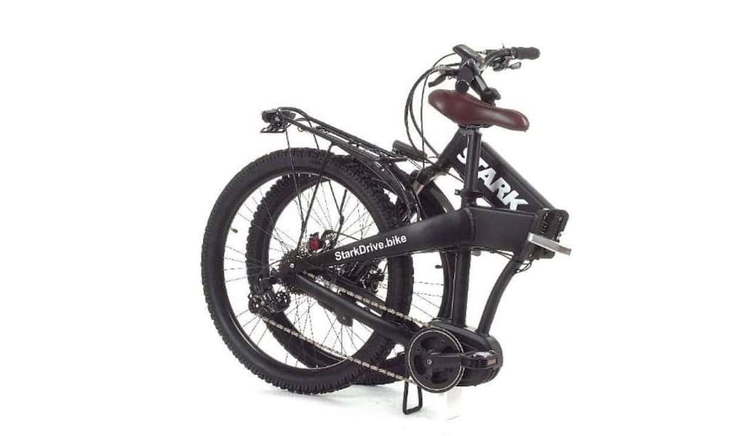 Le vélo se plie complètement en deux pour faciliter son transport. © Stark