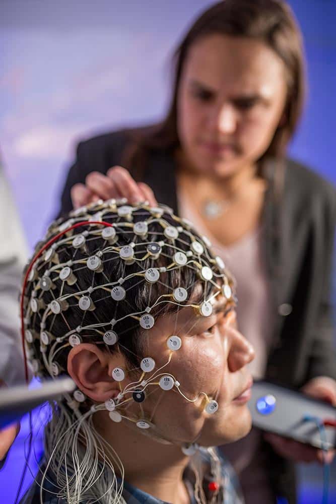 La technologie développée par le laboratoire de l’<em>UNC School of Medicine</em> utilise des électrodes pour stimuler certaines régions du cerveau. © Brian Strickland