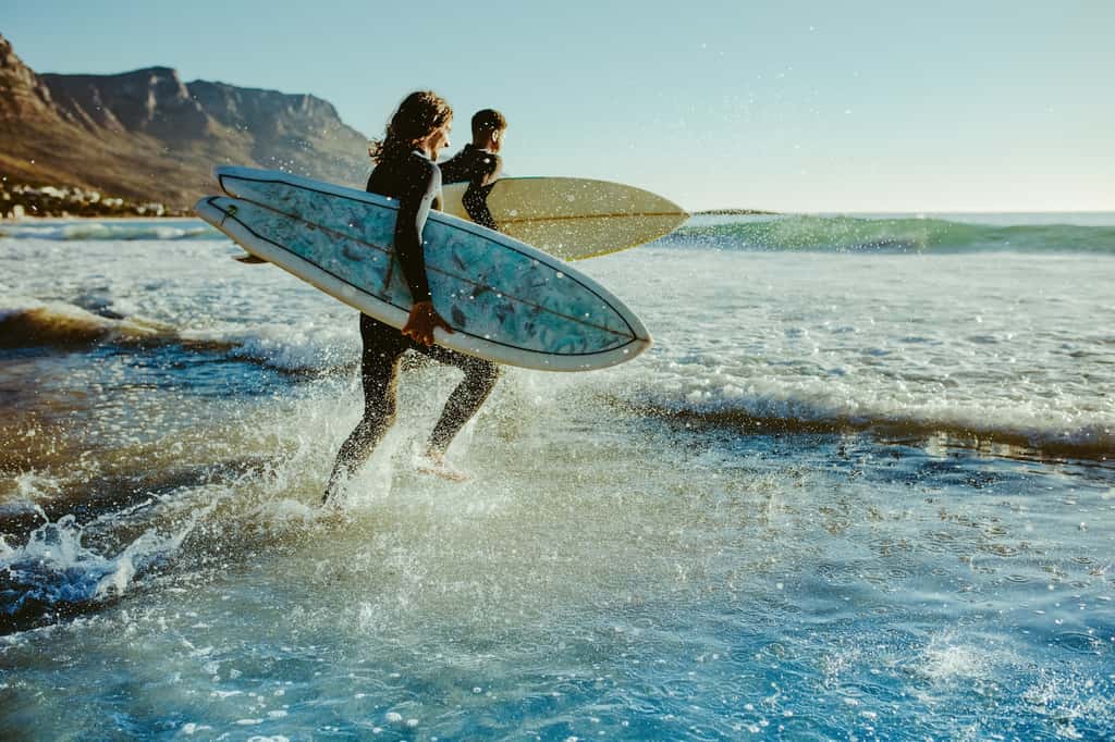 Différents types de planches de surf répondent aux besoins des surfeurs, du débutant au plus aguerri. © Jacob Lund, Adobe Stock