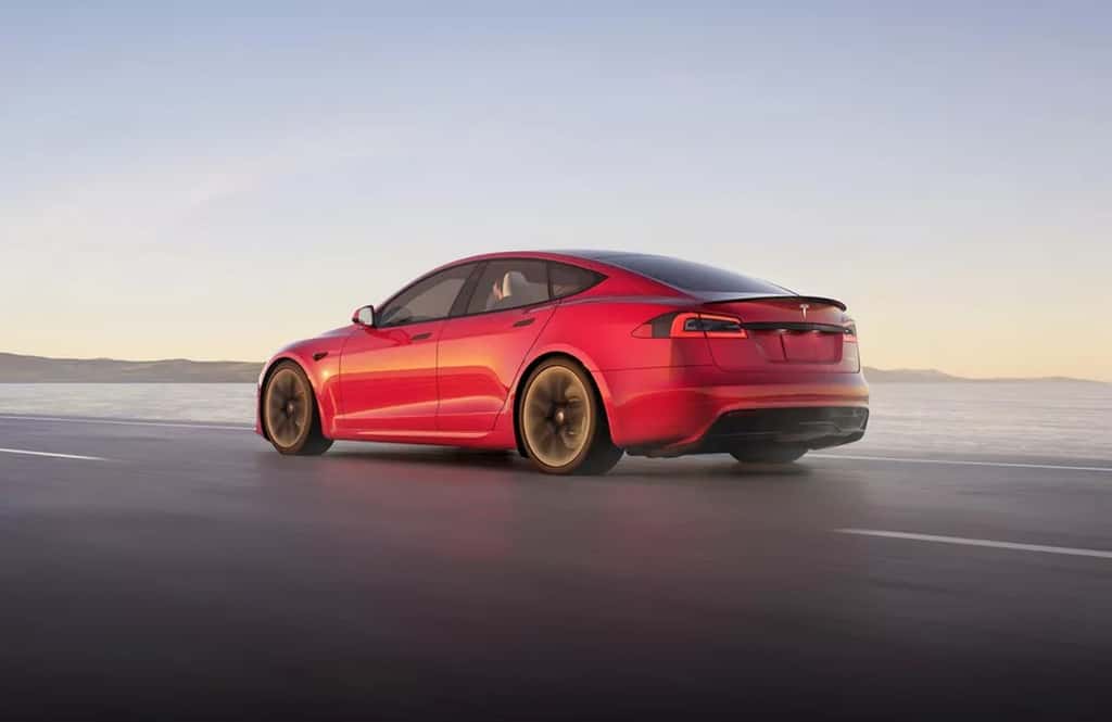 Comme sur le Model Y, les garnitures de la Tesla Model S 2021 sont noires et non plus chromées. © Tesla