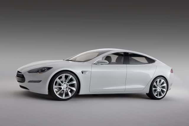 Tesla, l’entreprise créée par Elon Musk, qui a lancé PayPal et fondé SpaceX, s’est spécialisée dans les véhicules électriques de luxe, comme ce Model S qui ne met que quelques secondes pour atteindre la vitesse limite sur les routes de Californie, sa patrie de naissance. © Tesla