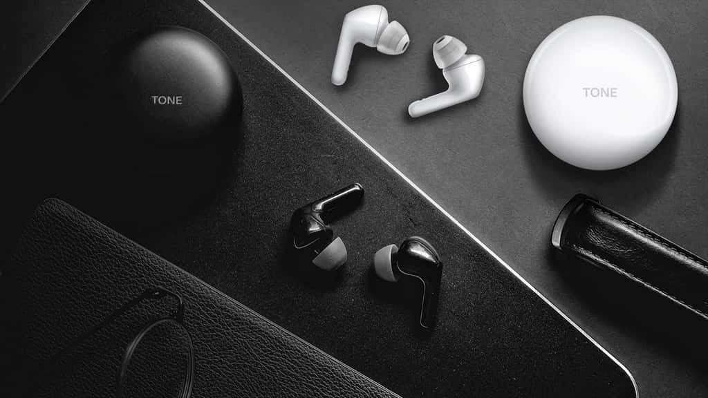 Les écouteurs true wireless LG Tone Free HBS-FN6 sont disponibles en blanc ou en noir. © LG