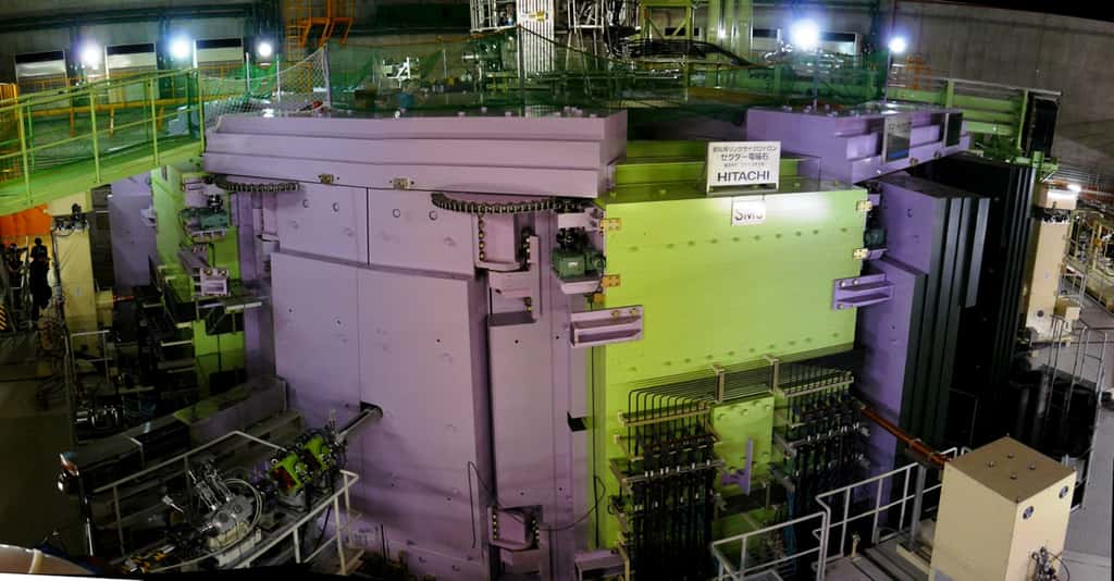 Un noyau exotique avec 4 neutrons, c'est possible ! Ici, une vue du cyclotron équipant le <em>Radioactive Isotope Beam Factory</em> du célèbre Institut de recherche scientifique japonais, le Riken. © Eto shorcy, CC by sa 3.0