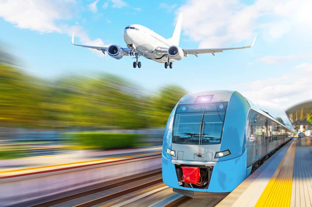 Le train, un moyen de transport écologique mais trop cher par rapport à l'avion. © Aapsky, Adobe Stock