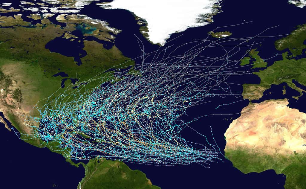 Trajectoires des ouragans de l'Atlantique de 1985 à 2005. Les points montrent les emplacements des tempêtes à des intervalles de six heures. © <em>Wikimedia Commons</em>, NOAA, Domaine public
