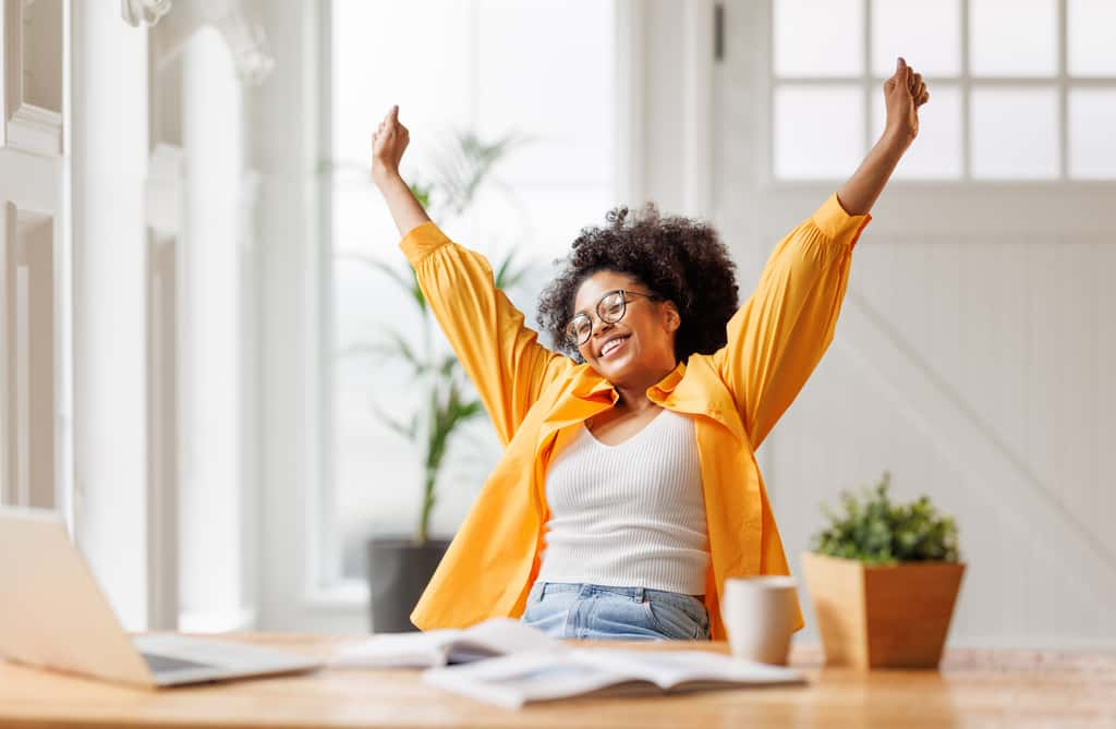 L'aménagement de l'espace de travail intervient dans le bien-être et la productivité aussi, que l'on soit salarié ou indépendant. © JenkoAtaman, Adobe Stock