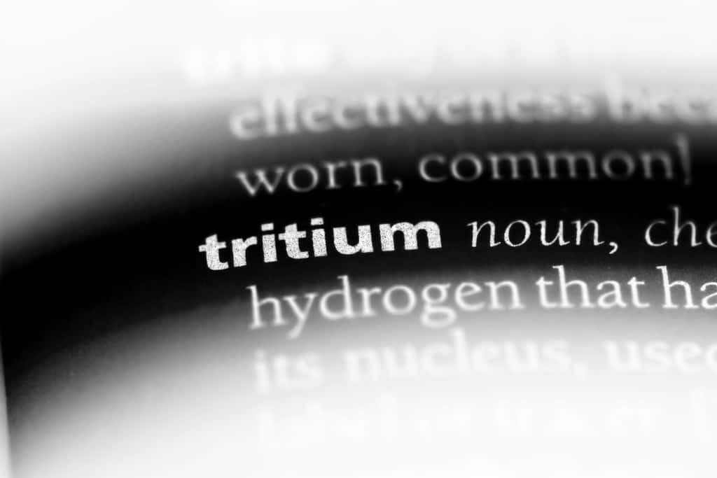 Le tritium, radioactif et très mobile, peut présenter un danger en raison de sa persistance dans l'environnement - jusqu'à plusieurs décennies selon les milieux. © Casimiro, Adobe Stock