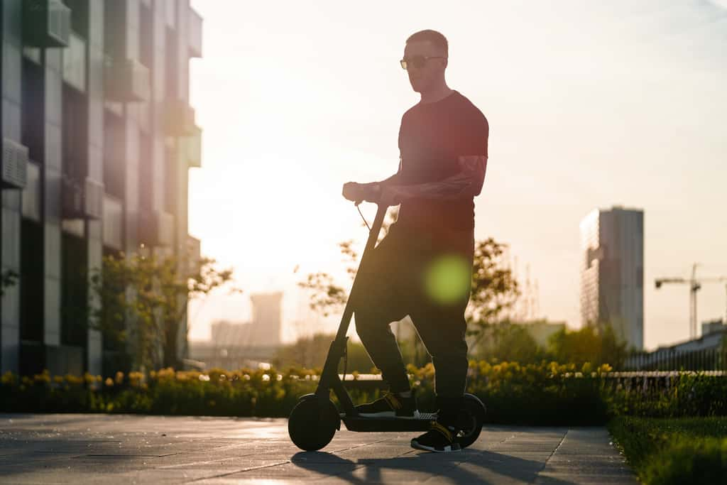 French Days : la trottinette électrique Surpass Pro 2 est en promotion © Akaberka, Adobe Stock