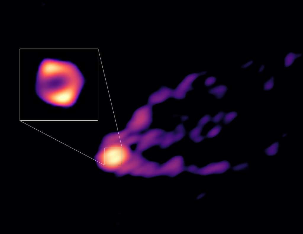 Cette image montre pour la première fois le jet et l'ombre du trou noir au centre de la galaxie M87. Les observations ont été obtenues avec les télescopes du <em>Global Millimetre VLBI Array</em> (GMVA), de l'<em>Atacama Large Millimeter/submillimeter Array</em> (Alma), dont l'ESO est partenaire, et du <em>Greenland Telescope</em>. L'image fournit aux scientifiques le contexte nécessaire pour comprendre comment le puissant jet se forme. Les nouvelles observations ont également révélé que l'anneau du trou noir, représenté ici dans l'encadré, est 50 % plus grand que l'anneau observé à des longueurs d'onde radio plus courtes par l'<em>Event Horizon Telescope</em> (EHT). Cela suggère que dans la nouvelle image, nous voyons une plus grande partie de la matière qui tombe vers le trou noir que ce que nous pouvions voir avec l'EHT. © R.-S. Lu (SHAO), E. Ros (MPIfR), S. Dagnello (NRAO/AUI/NSF)