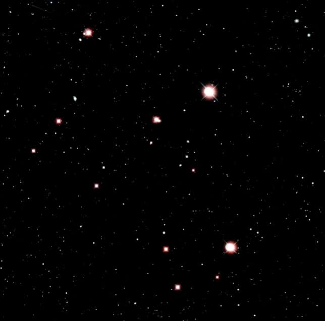 Voici une image dans le visible d'une zone de la voûte céleste montrant de nombreuses étoiles et galaxies. © Lofar Radio Galaxy Zoo, Observatoire de Paris - PSL