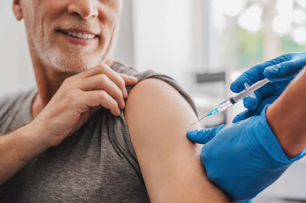 La vaccination contre la grippe reste la meilleure prévention : près de 80 % des cas graves de grippe en réanimation n’étaient pas vaccinés. © InsideCreativeHouse, Adobe Stock