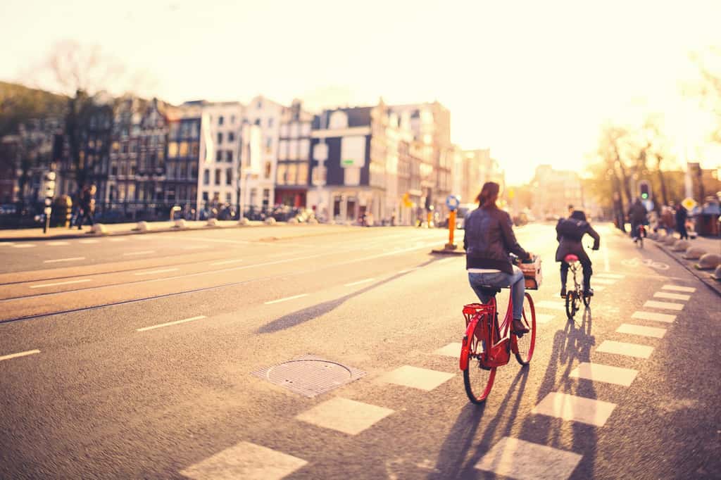 Certaines villes ont des infrastructures plus adaptées que d’autres à l’utilisation du vélo. © offfstock, Fotolia