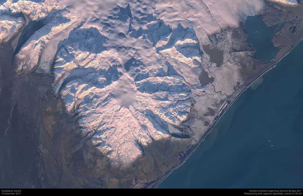 En Islande, le glacier qui recouvre l’Öræfajökull s’est affaissé en novembre 2017. © Antti Lipponen, Sentinel–2B, CC by-sa