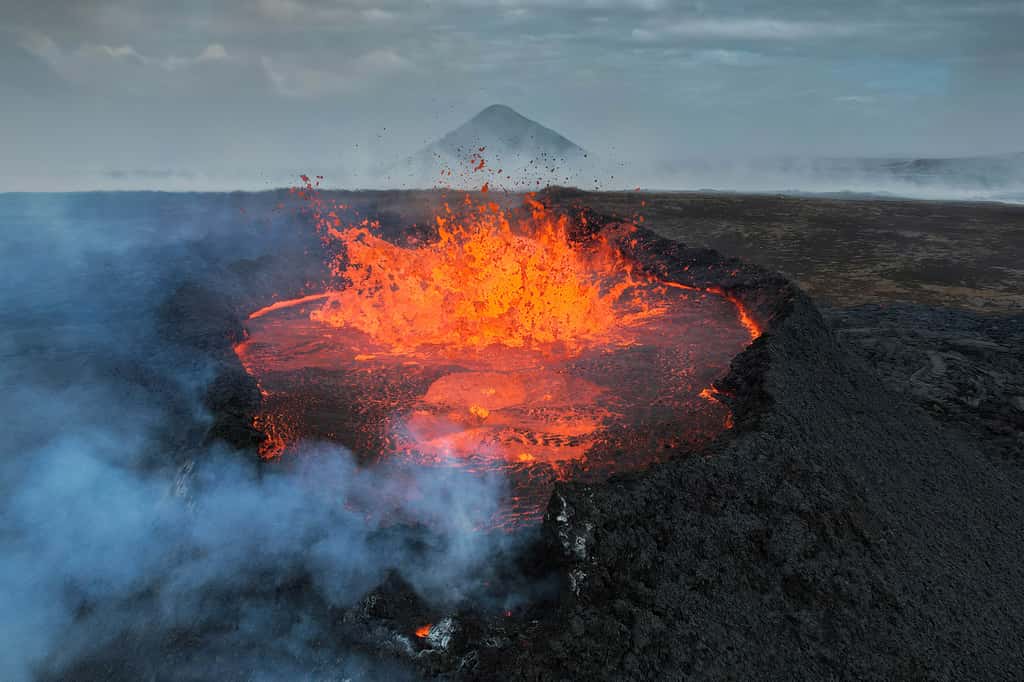 Éruption du volcan près de Litli-Hrútur en Islande en 2023. © Gilles Laurent, <em>Wikimedia Commons</em>, CC BY 4.0 