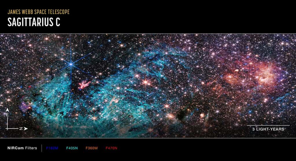 Cette image de Sagittarius C montre des longueurs d’onde invisibles du proche infrarouge qui ont été traduites en couleurs de lumière visible. La barre d'échelle est indiquée en années-lumière. Une année-lumière équivaut à environ 9,46 mille milliards de kilomètres. Le champ de vision montré sur cette image est d'environ 50 années-lumière. © Nasa, ESA, CSA, STScI, S. Crowe (UVA)