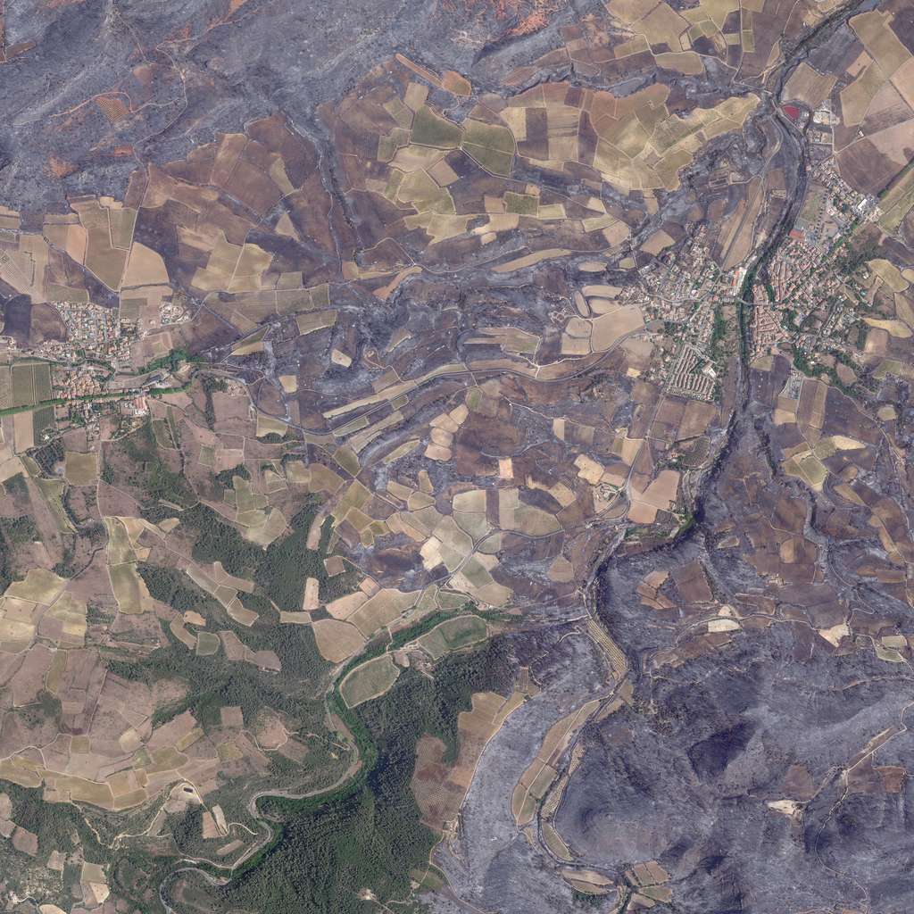 Les images qui illustrent cet article ont été acquises par la flotte de satellites de Planet. Elles offrent des résolutions de 50 centimètres, ce qui signifie que des détails d'environ 1,4 m sont visibles. © Planet Labs PBC