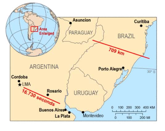     L'éclair le plus long a parcouru 709 km à travers l'Argentine et le Brésil, pendant 11 secondes. Un autre a duré 16 secondes en Argentine. © WMO