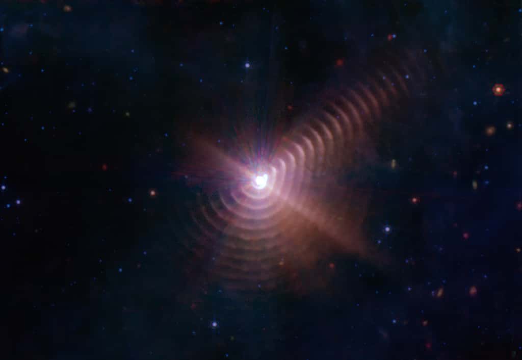 L'étoile double Wolf-Rayet 140 et ses anneaux de poussière disséqués par le télescope James-Webb. © Nasa, ESA, CSA, STScI, JPL-Caltech