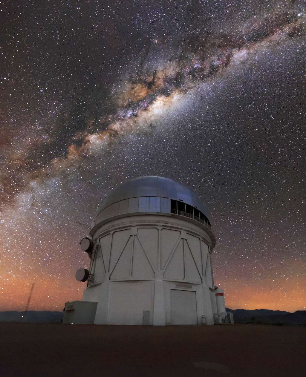Le télescope Víctor M. Blanco de l'Observatoire interaméricain Cerro Tololo a fourni une partie des données nécessaires à l'identification des naines brunes. © CTIO, NOIRLab, NSF, AURA, D. Munizaga