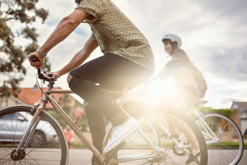 Les participants qui se déplacent en vélo sont ceux qui ont l’IMC le plus faible, révèle l’étude. © Xavier Arnau, istock.com