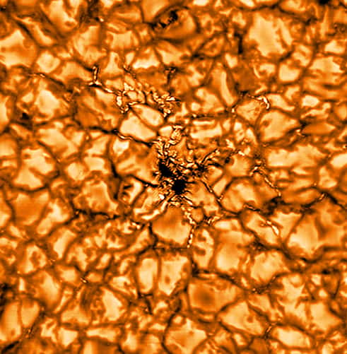 Les incroyables motifs dessinés par le champ magnétique solaire sont révélés par l'optique puissante de Gregor.© KIS