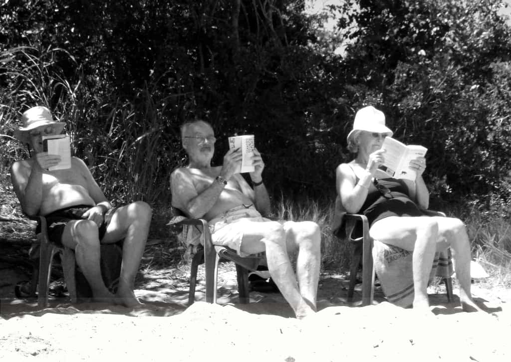 Pour conserver la mémoire, rien de tel qu'une séance de lecture à la plage. © Lili Vieira de Carvalho, Flickr, cc by nc sa 2.0           