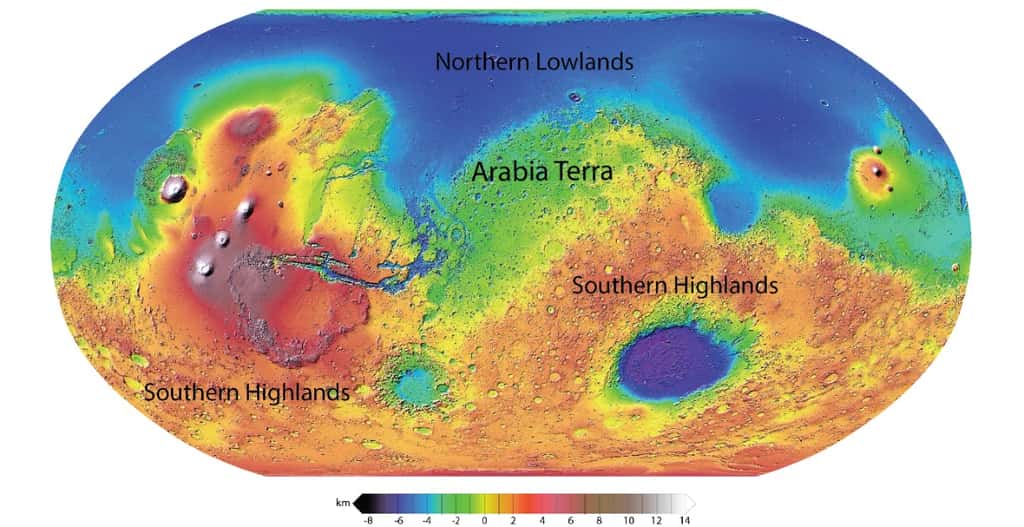 Carte des différentes altitudes à la surface de Mars. Arabia Terra se situe à un niveau intermédiaire entre les basses terres du nord (en bleu) et les hautes terres de son hémisphère sud (en rouge et orange). © Nasa, JPL, MOLA Science Team
