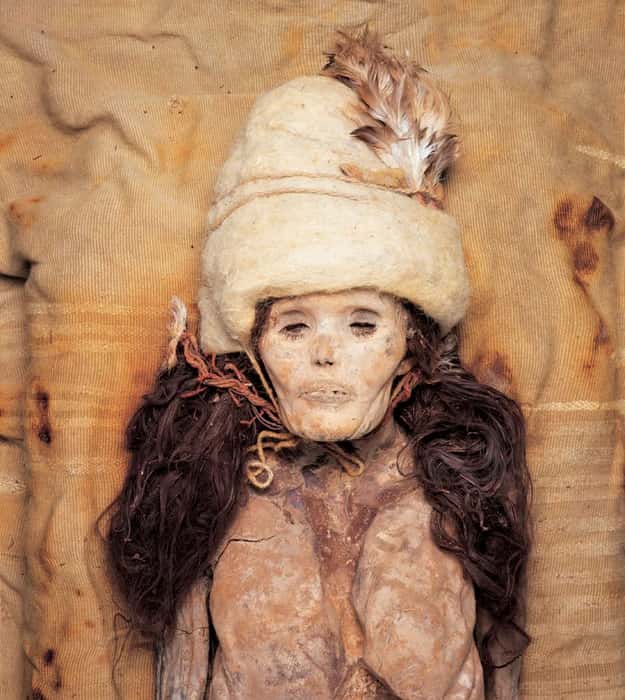 Momie d'une femme dans le bassin du Tarim. © Wenying Li, <em>Xinjiang Institute of Cultural Relics and Archaeology</em>