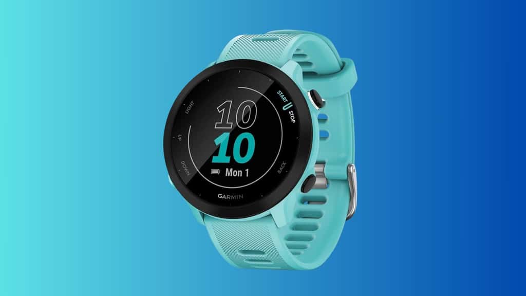 La montre connectée Garmin Forerunner 55 est affichée au meilleur prix pendant les soldes © Amazon