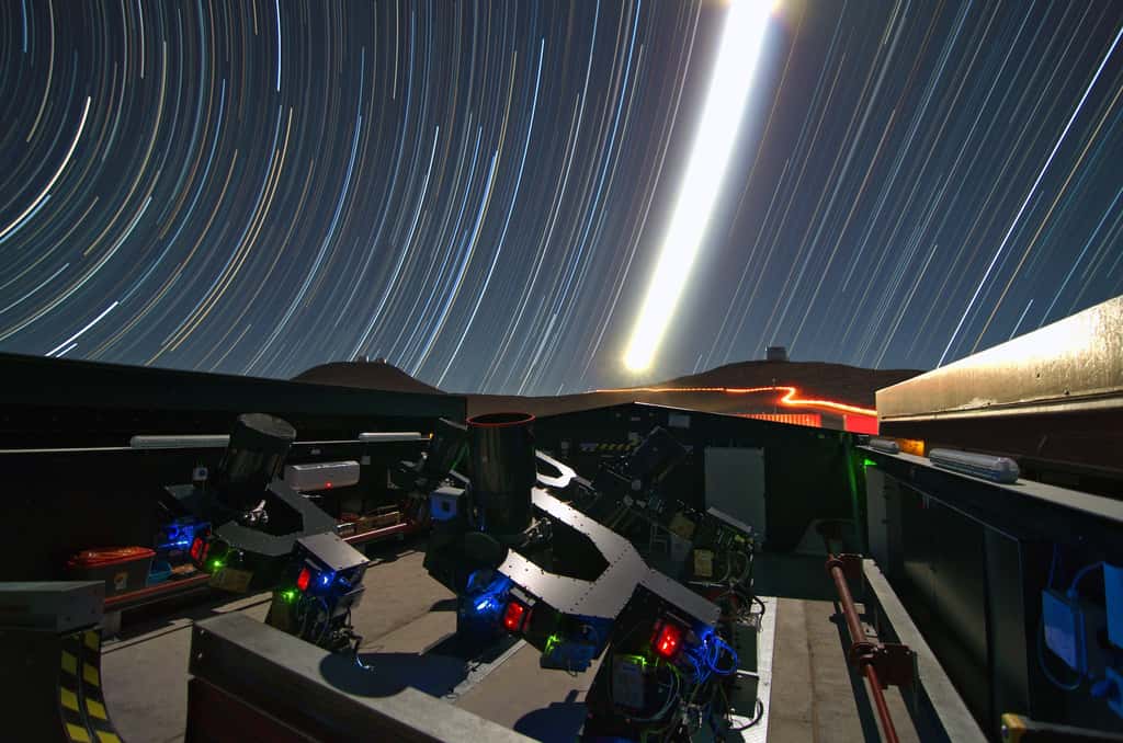 L'exoplanète NGTS-4b a été débusquée par l'observatoire <em>Next-Generation Transit Survey</em>, qui comprend une douzaine de petits télescopes installés sur le site de l'observatoire du Cerro Paranal dans le désert d'Atacama, au Chili. © <a title="The ‘Forbidden’ Planet has been found in the ‘Neptunian Desert’" href="https://warwick.ac.uk/newsandevents/pressreleases/the_forbidden_planet" target="_blank"><em>University of Warwick</em></a>