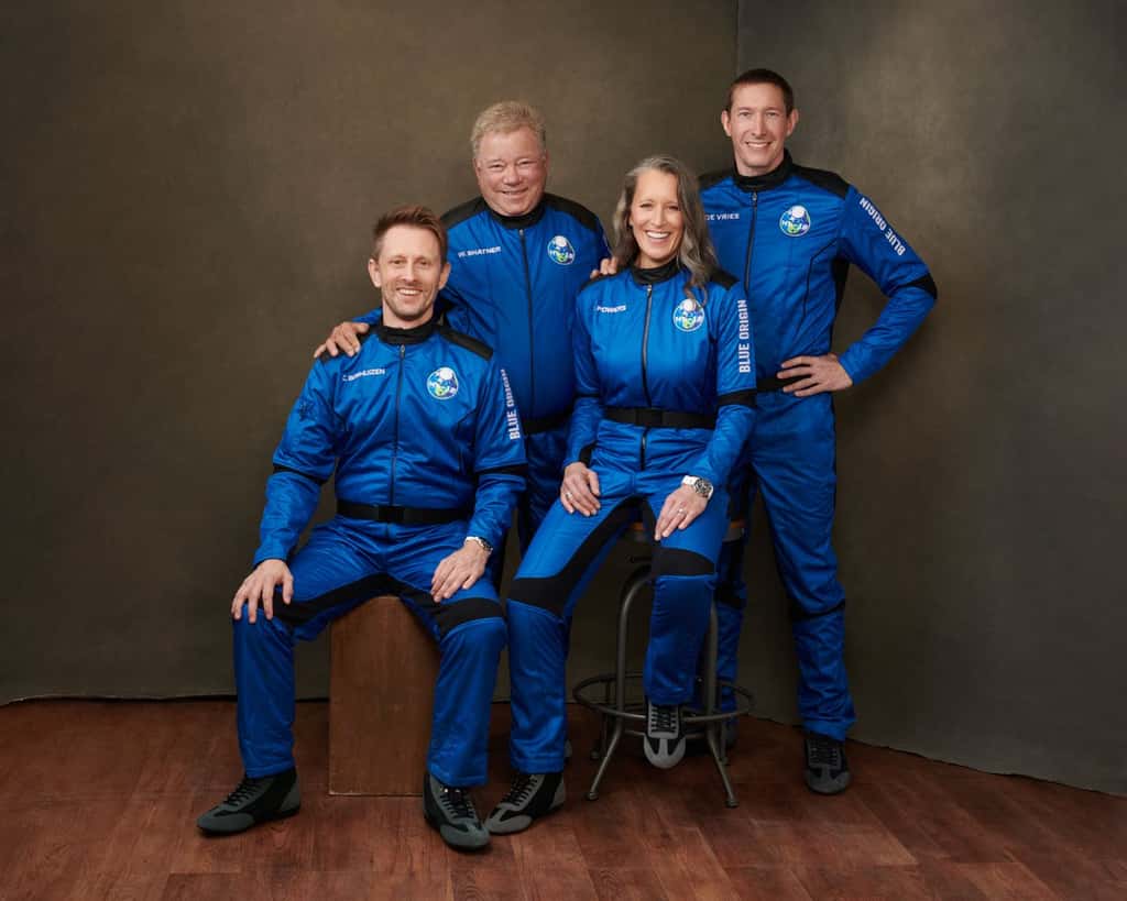 L'équipage de la mission NS-18 de Blue Origin. De gauche à droite : Chris Boshuizen, William Shatner, Audrey Powers et Glen de Vries. © Blue Origin